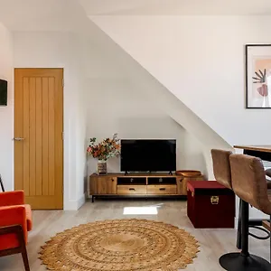 https://modern-1-bed-seaside-apartment.bournemouth-hotels.org