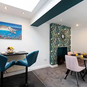 https://town-centre-all-the-comforts.yorkshirehotels.net